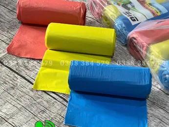 Túi nilon đựng rác cuộn nhiều màu – Dễ xé, chống rò rỉ, phân loại trực quan tại Xưởng Long Em