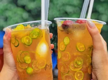 LY NHỰA KHỔNG LỒ, XÔ