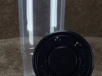 LY NHỰA NẮP ĐEN