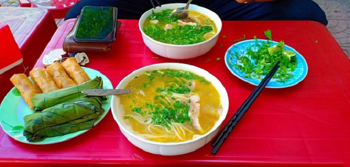 Cháo canh là món ngon ẩm thực Quảng Bình với cách làm đơn giản và bình dị như chính những con người chân phương nơi đây Cháo canh là món ngon ẩm thực Quảng Bình với cách làm đơn giản và bình dị như chính những con người chân phương nơi đây