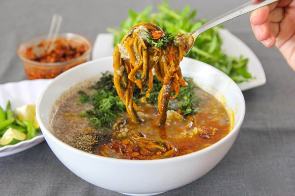 Thịt lươn xào vừa thơm béo, vừa cay mềm hòa quyện với vị ngọt bùi của cháo cùng hương vị của rau Thịt lươn xào vừa thơm béo, vừa cay mềm hòa quyện với vị ngọt bùi của cháo cùng hương vị của rau