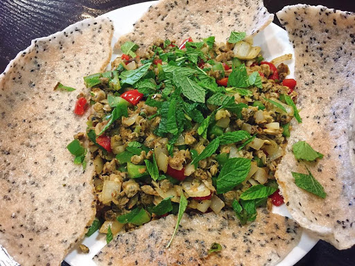 Ăn gì tại Quảng Bình đừng quên thử món chắt chắt bánh tráng là một loại hến ở cửa sông Ăn gì tại Quảng Bình đừng quên thử món chắt chắt bánh tráng là một loại hến ở cửa sông
