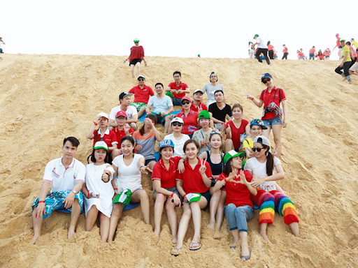 Một trong những trải nghiệm đáng nhớ nhất mà được các bạn chia sẻ chính là thả mình trên đồi cát Quang Phú Một trong những trải nghiệm đáng nhớ nhất mà được các bạn chia sẻ chính là thả mình trên đồi cát Quang Phú