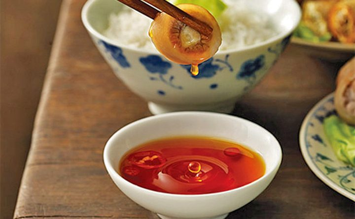 Nước mắm Bảo Ninh vừa thơm, vừa ngọt, màu sắc sánh như mật ong thượng hạng Nước mắm Bảo Ninh vừa thơm, vừa ngọt, màu sắc sánh như mật ong thượng hạng