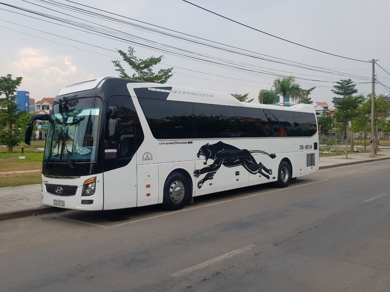 Nếu thuê xe du lịch Quảng Bình lớn hơn trên 12 chỗ, thì có lẽ chọn giải pháp thuê xe có lái đi kèm là chắc ăn hơn Nếu thuê xe du lịch Quảng Bình lớn hơn trên 12 chỗ, thì có lẽ chọn giải pháp thuê xe có lái đi kèm là chắc ăn hơn