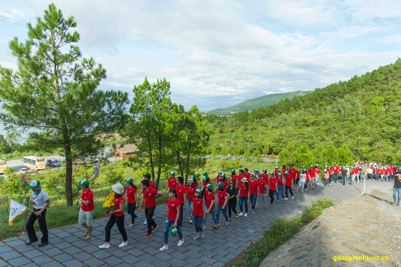Tour Viếng Mộ Đai Tướng Võ Nguyên Giáp - Động Thiên Đường - Suối Nước Moọc - Động Phong Nha - Đồi Cát Quang Phú  – City Tour