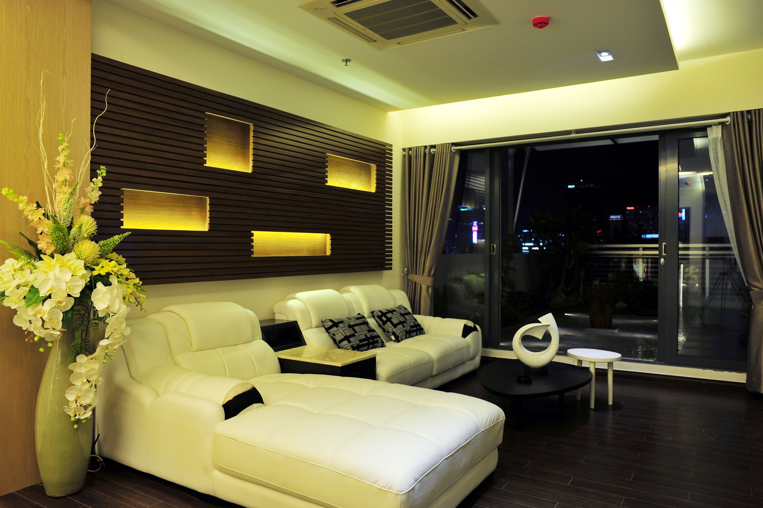 Phòng khách căn hộ thiết kế và thi công bởi Kiến trúc Xanh Phòng khách căn hộ thiết kế và thi công bởi Kiến trúc Xanh