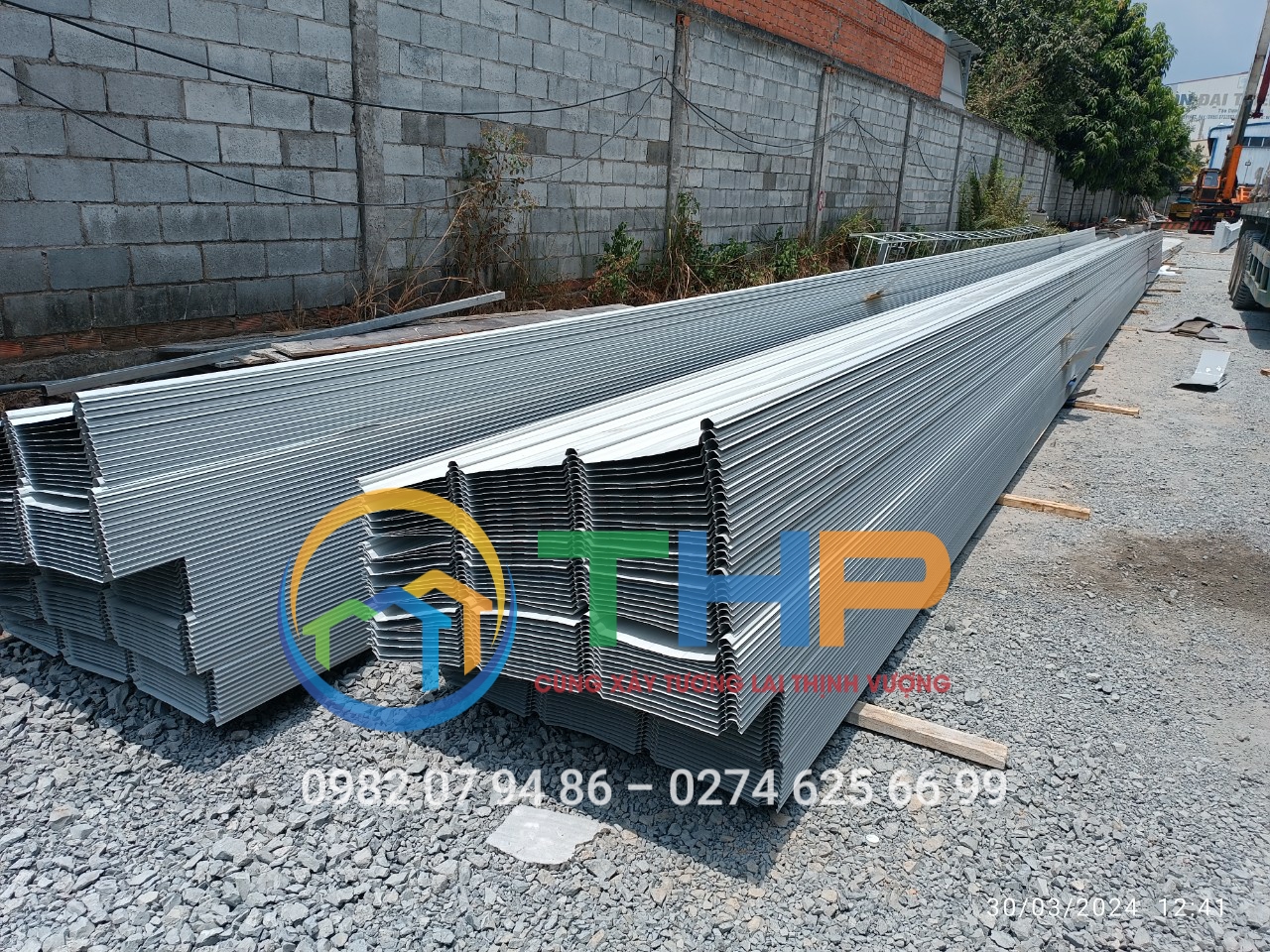 Tôn Kliplock có thể thi công dễ dàng và nhanh chóng