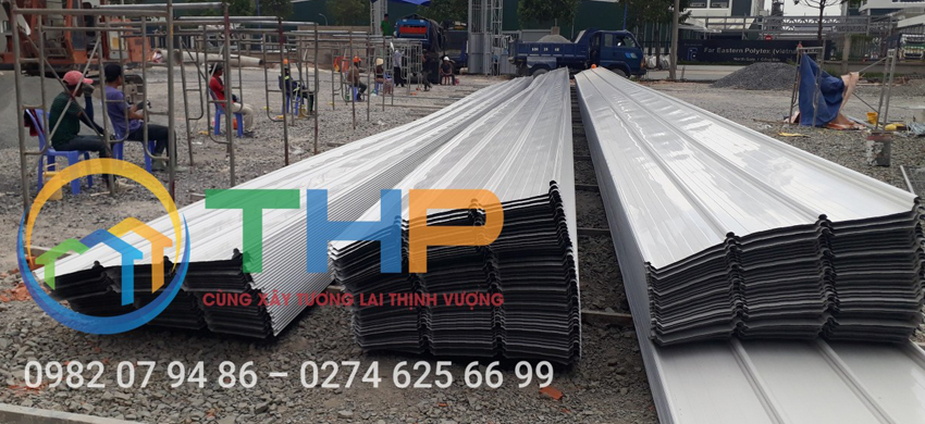 Tôn kliplock (cliplock) Độ dày linh hoạt từ 0.40mm đến 0.60mm, tùy thuộc vào yêu cầu công trình Tôn kliplock (cliplock) Độ dày linh hoạt từ 0.40mm đến 0.60mm, tùy thuộc vào yêu cầu công trình