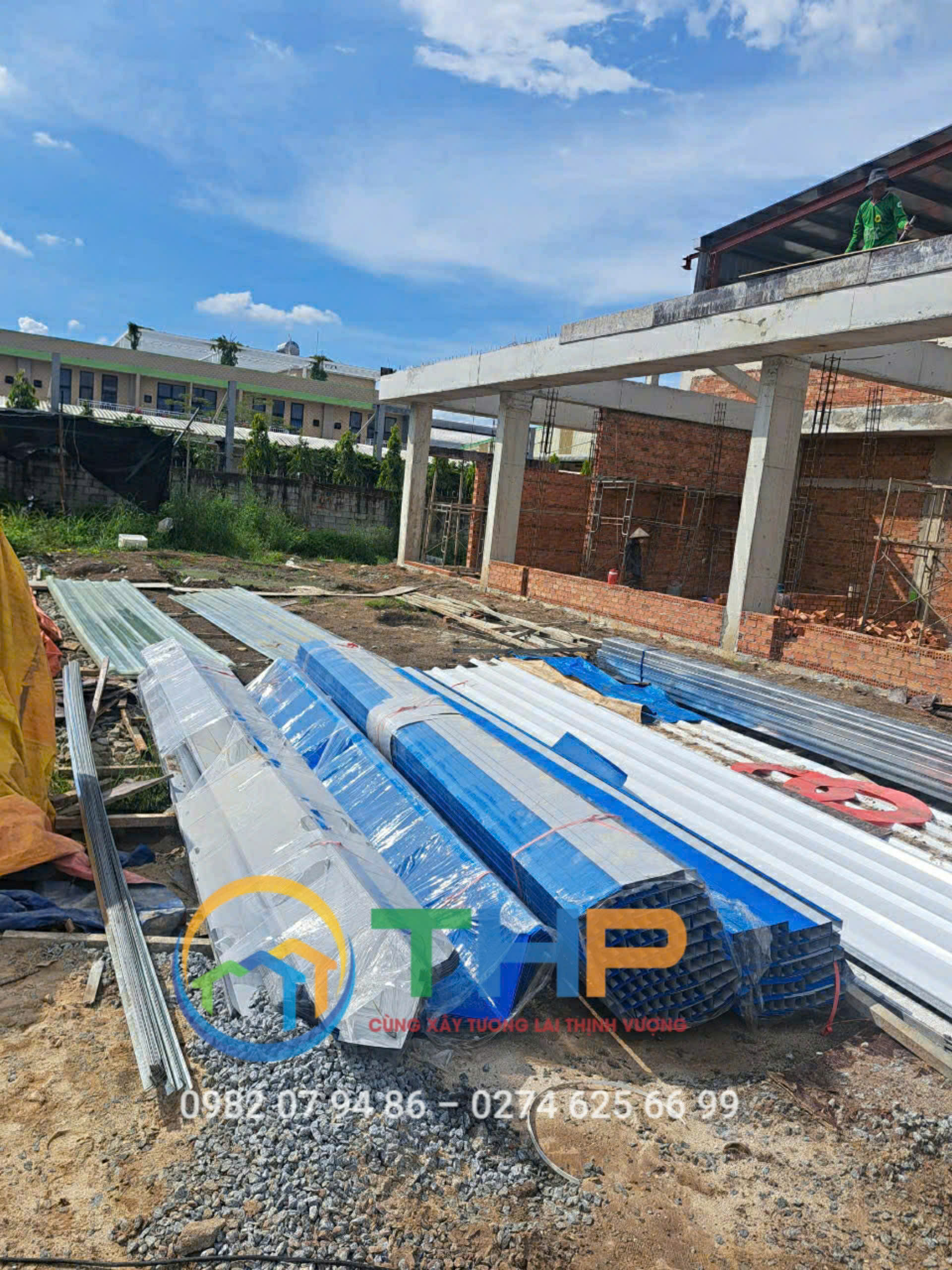 Vòm Nóc Gió Không cần hệ thống quạt cơ học, vòm nóc gió tận dụng sự chênh lệch áp suất để tạo luồng không khí tự nhiên Vòm Nóc Gió Không cần hệ thống quạt cơ học, vòm nóc gió tận dụng sự chênh lệch áp suất để tạo luồng không khí tự nhiên