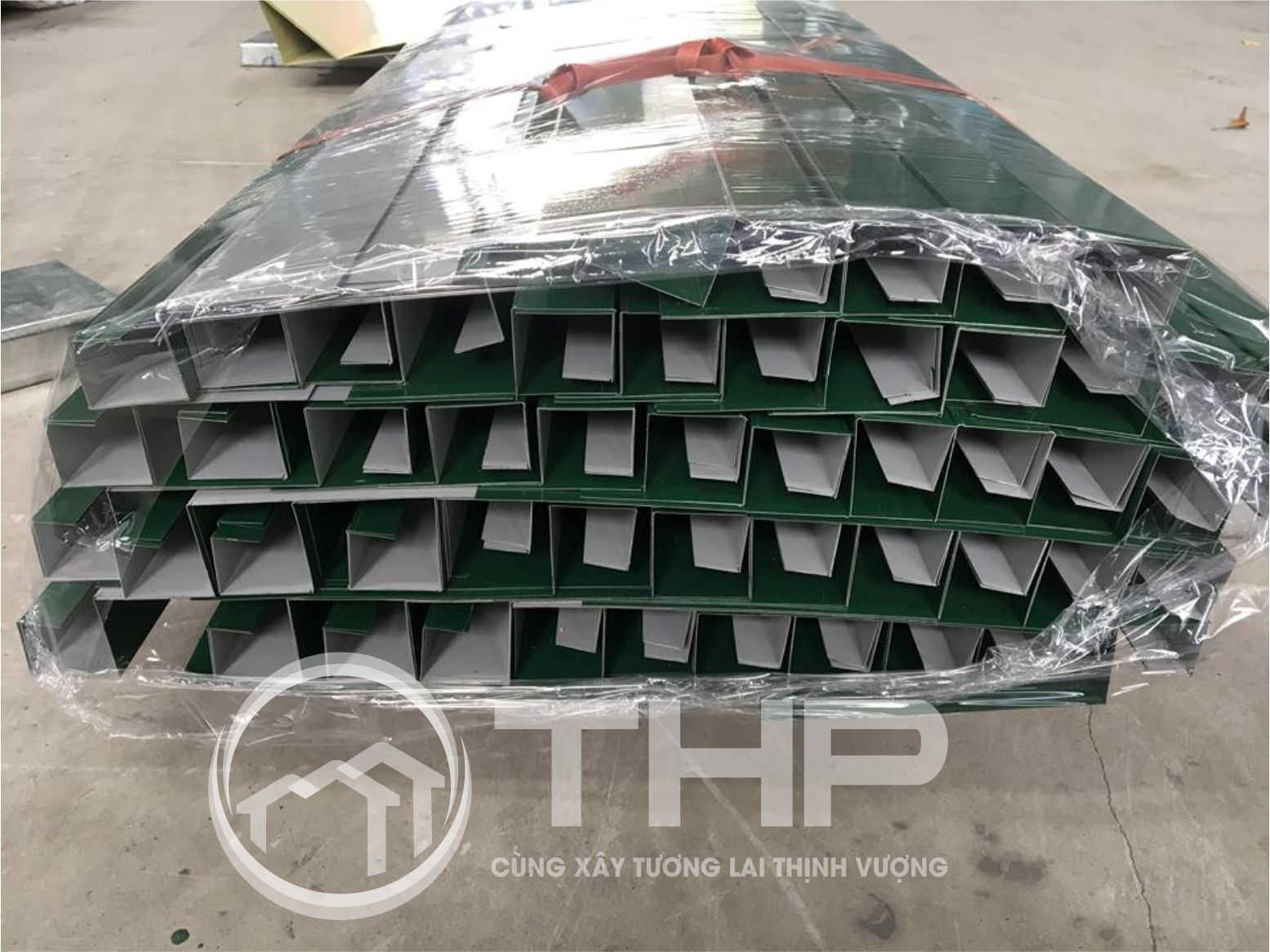 chấn diềm bảo vệ nhà xưởng bằng tôn mạ màu