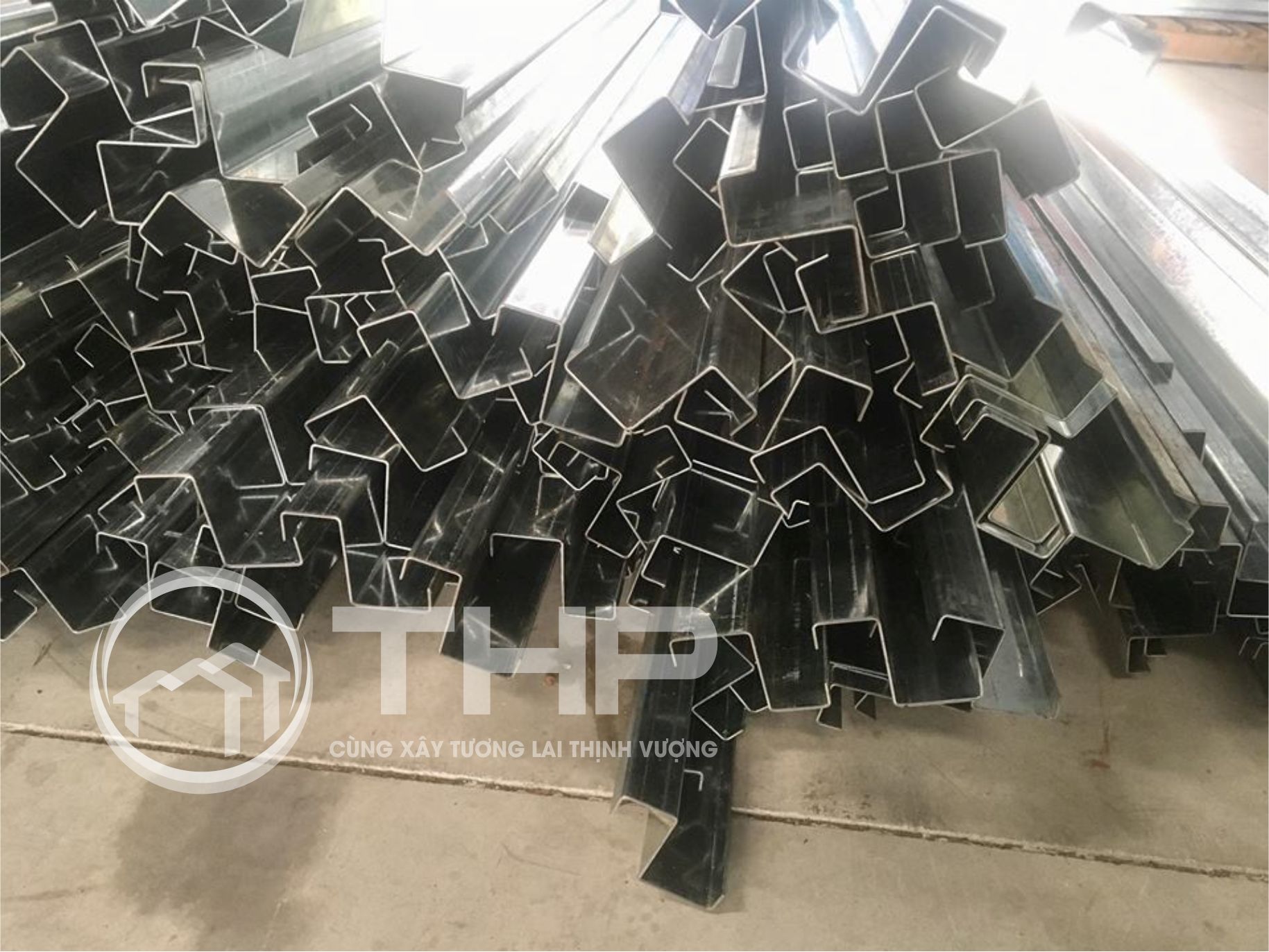 Xà gồ Z kích thước nhỏ cho công trình nhà xưởng