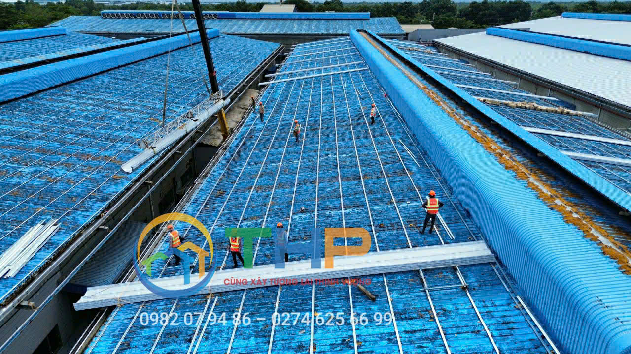 Thay mái tôn cho nhà xưởng Thay mái tôn cho nhà xưởng