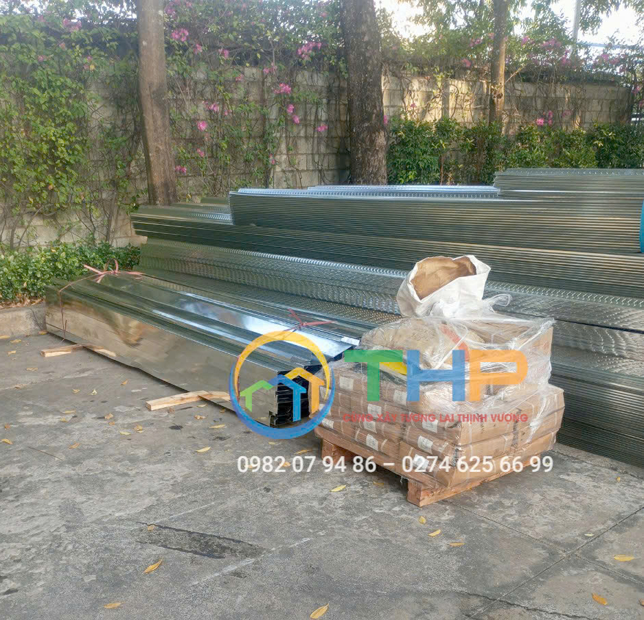 Tôn sàn deck giúp tiết kiệm chi phí vận chuyển, nhân công và bảo trì Tôn sàn deck giúp tiết kiệm chi phí vận chuyển, nhân công và bảo trì