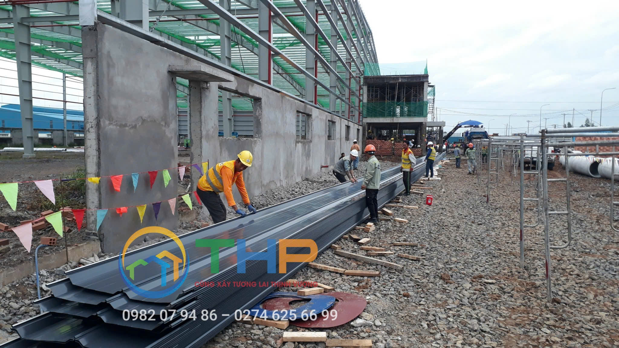 Tôn Seamlock hay còn gọi là Tôn Seam Tôn Seamlock hay còn gọi là Tôn Seam