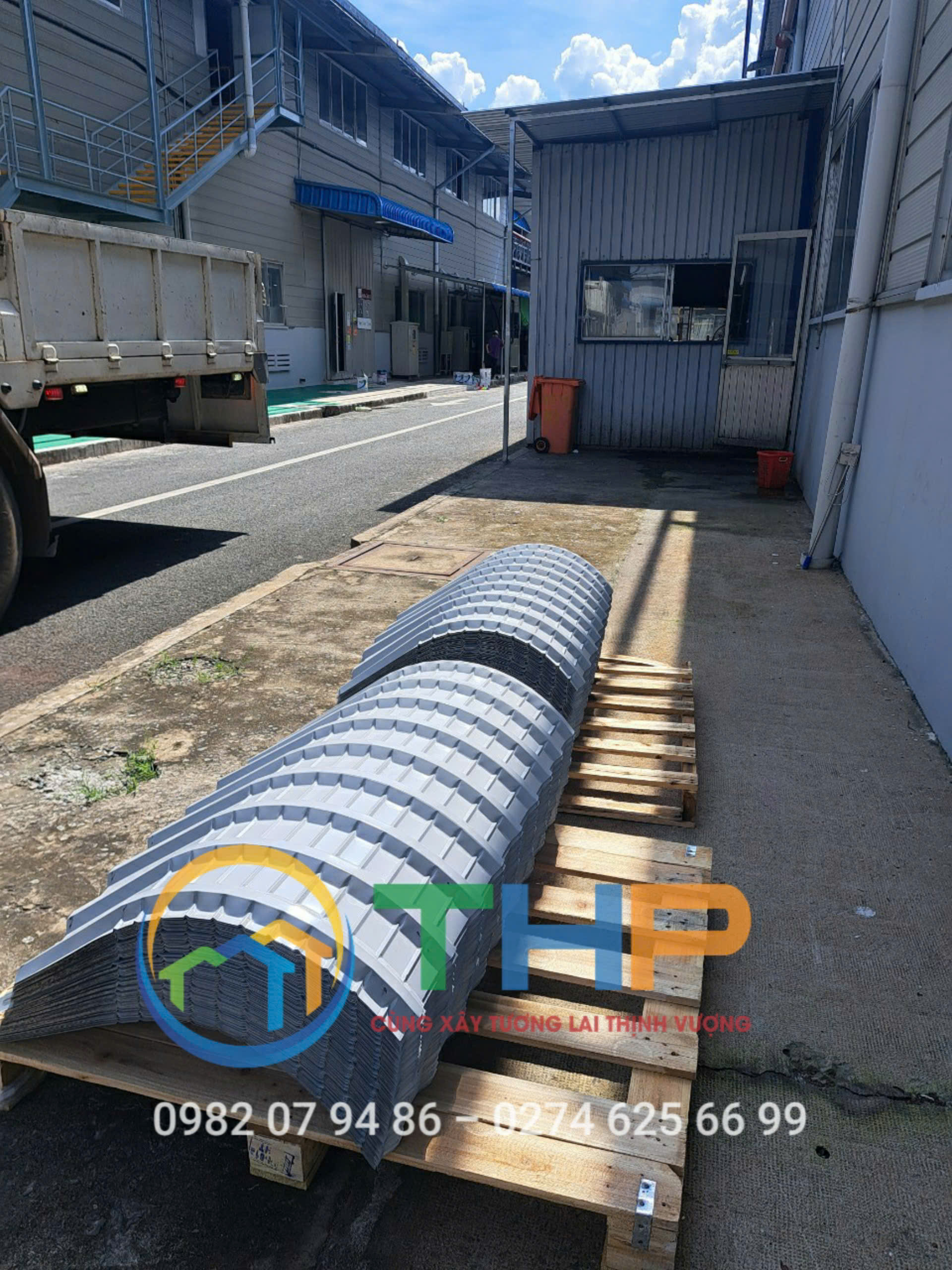 Tôn chấn vòm làm mái che