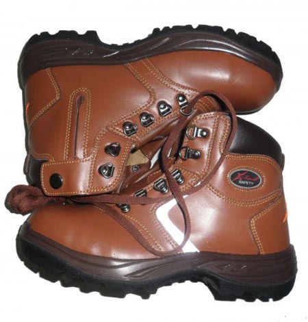 Giày bảo hộ ngày càng chiếm được lòng tin của người sử dụng vì chức năng bảo hộ tuyệt vời của chúng Giày bảo hộ ngày càng chiếm được lòng tin của người sử dụng vì chức năng bảo hộ tuyệt vời của chúng