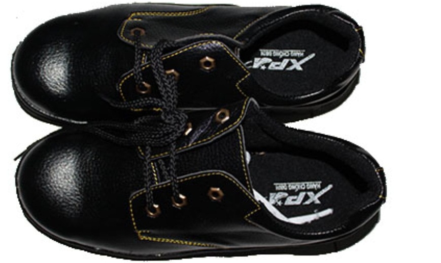 Giày bảo hộ chịu nhiệt là một trong những thiết bị bảo hộ vô cùng quan trọng đối với công nhân. Giày bảo hộ chịu nhiệt là một trong những thiết bị bảo hộ vô cùng quan trọng đối với công nhân.