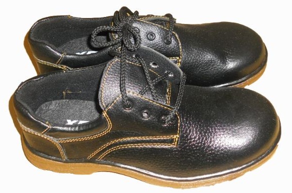 giày bảo hộ chịu nhiệt cũng đã rất cứng và có tác dụng chống đinh tương đối tốt giày bảo hộ chịu nhiệt cũng đã rất cứng và có tác dụng chống đinh tương đối tốt