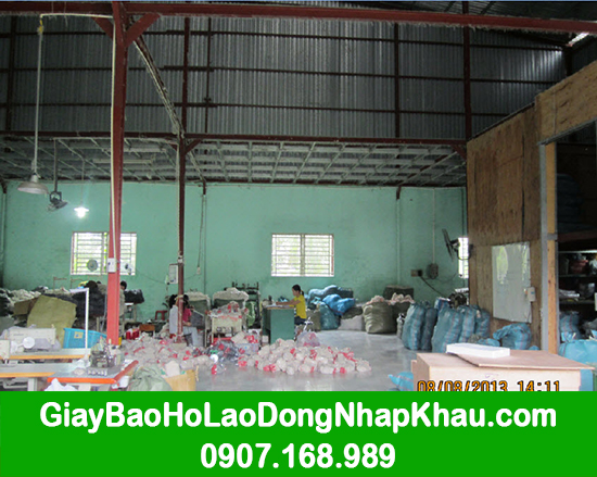 Địa chỉ bán giày lao động nhập khẩu - Hình ảnh kho xưởng Địa chỉ bán giày bảo hộ lao động nhập khẩu Safety Jogger X 0500