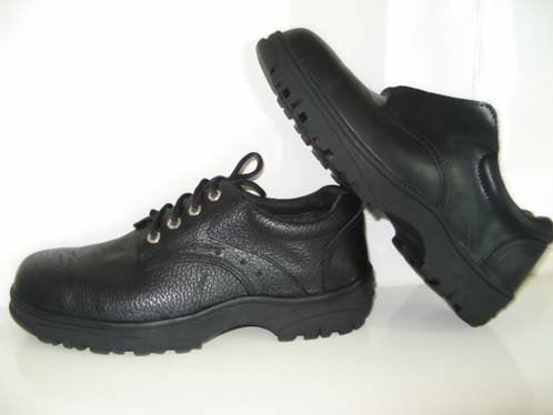 Dùng giày bảo hộ abc bán tại cửa hàng đáng tin cậy sẽ giúp bạn làm việc tại công trường, hầm mỏ, nơi sản xuất an toàn Dùng giày bảo hộ abc bán tại cửa hàng đáng tin cậy sẽ giúp bạn làm việc tại công trường, hầm mỏ, nơi sản xuất an toàn