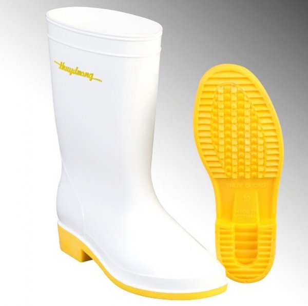 Không chỉ công nhân nhà máy, xí nghiệp… mà các hộ gia đình cũng có thể trang bị một vài đôi ủng bảo hộ để sử dụng khi cần thiết. Không chỉ công nhân nhà máy, xí nghiệp… mà các hộ gia đình cũng có thể trang bị một vài đôi ủng bảo hộ để sử dụng khi cần thiết.