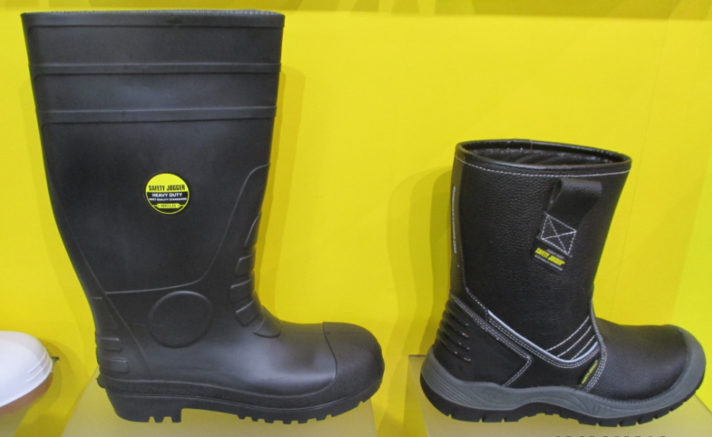 Một đôi ủng bảo hộ lao động khi được mua thường có thời gian sử dụng ít nhất là 1 năm Một đôi ủng bảo hộ lao động khi được mua thường có thời gian sử dụng ít nhất là 1 năm