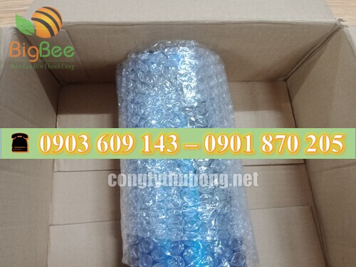 Sử dụng xốp nổ quấn hàng dễ vỡ khi đóng thùng vận chuyển