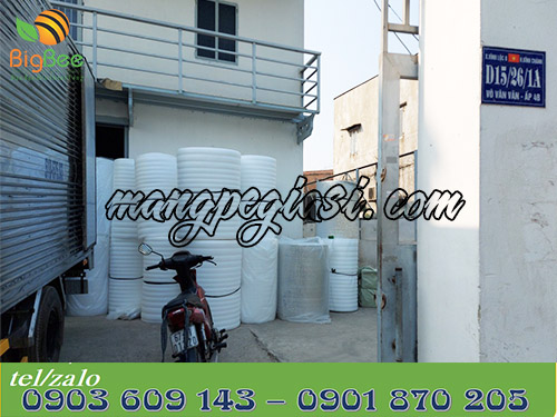 Giao hàng cuộn xốp foam cho khách hàng sỉ