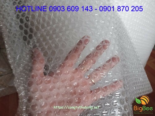 Bề mặt màng xốp nổ có các hạt bóng khí mềm , đàn hồi