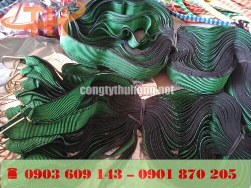 Dây ràng bố xanh có móc thép tại xưởng