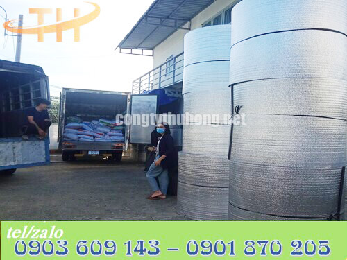 Buổi sáng xuất hàng màng xốp cách nhiệt opp cho khách sỉ