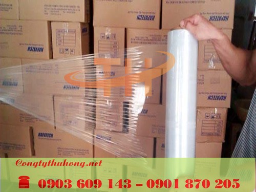 Sử dụng màng PE quấn các thùng hàng thành kiện hàng lớn