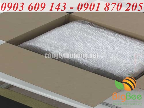 gói hàng vào thùng bằng xốp nổ