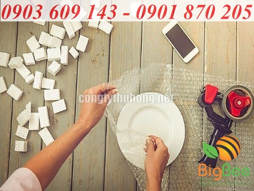dùng xốp nổ gói hàng dễ vỡ