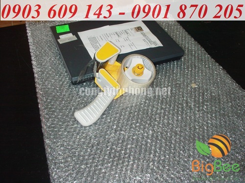 Các dụng cụ để đóng gói laptop bằng màng xốp nổ