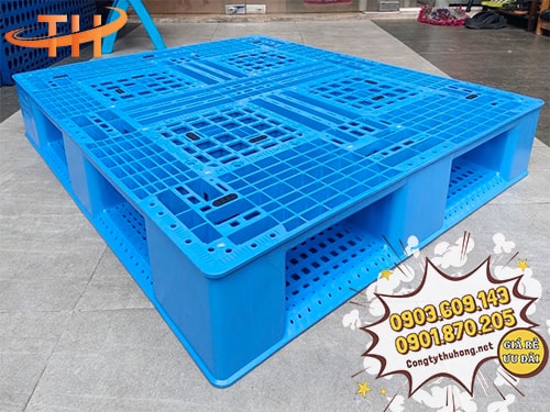 Pallet nhựa có chân màu xanh Cung cấp pallet nhựa mới