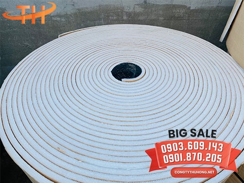 Cuộn xốp cách nhiệt có keo dán Cuộn xốp cách nhiệt có keo dán