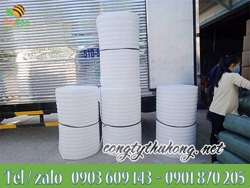 Giao hàng màng xốp foam cho khách hàng sỉ tại Bình Dương