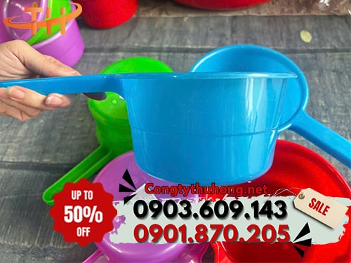 Gáo múc nước Gáo múc nước đủ màu