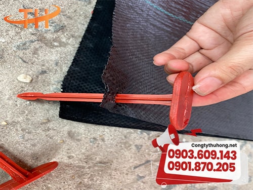 Đinh ghim bạt phủ cỏ Ghim bạt phủ cỏ