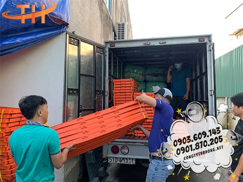 sàn nhựa chăn nuôi Giao tận nơi sàn nhựa chăn nuôi