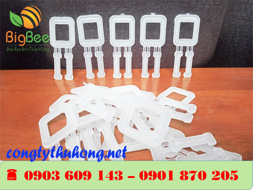 Bọ nhựa khóa dây đai có màu trắng trong