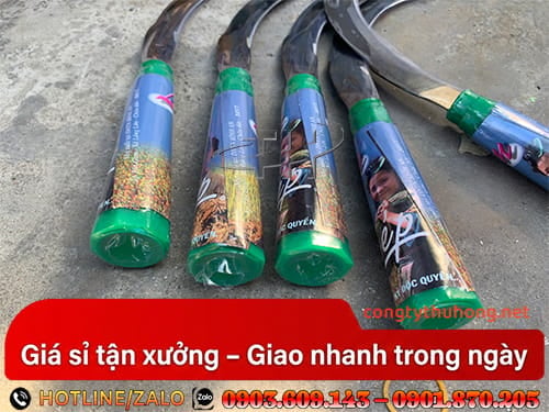 Liềm thép cắt cỏ, gặt lúa Liềm thép cắt cỏ, gặt lúa sắc bén