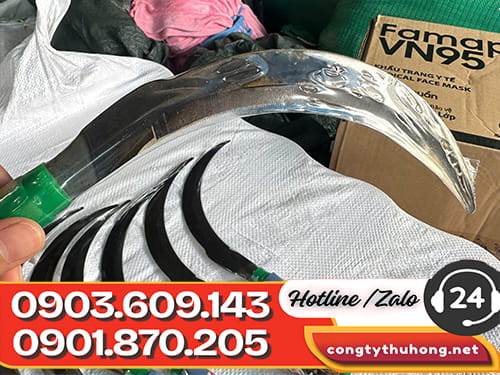 Liềm thép Liềm thép sắc bén