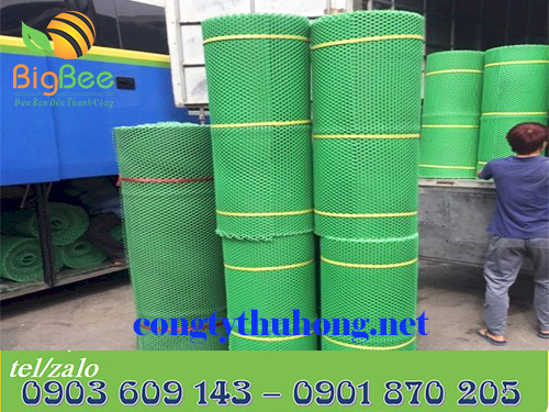 Giao hàng lưới nhựa cứng rào vườn cho khách hàng sỉ