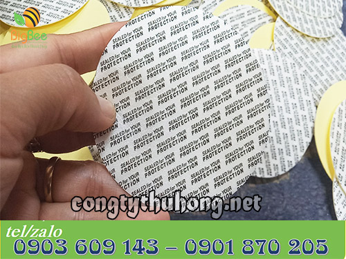 Mặt trước của màng seal được in chữ, logo