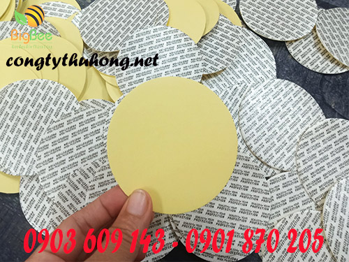 Màng seal tự dính mặt sau có keo dán được phủ lớp giấy mỏng