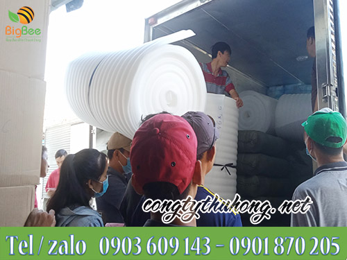 Giao hàng màng xốp foam cho khách sỉ tại HCM