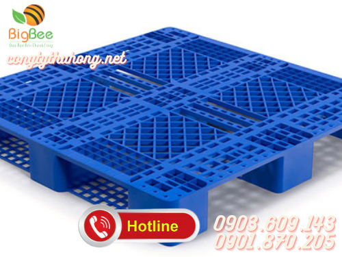 Pallet nhựa màu xanh